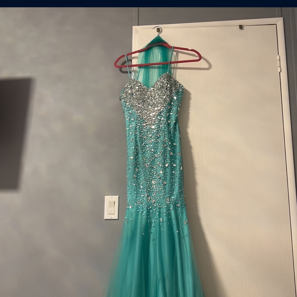 BRAND NEW MERMAID STYLE PROM DRESS NEVER WORN NEED TO GET RID OF IT FAST
